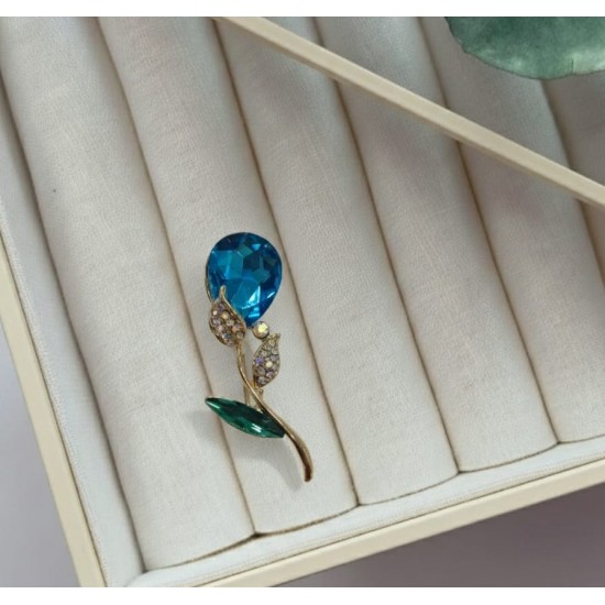 Turkuaz Kristal Taşlı Çiçek Broş - Altın Kaplama Zarif Dal Tasarımı