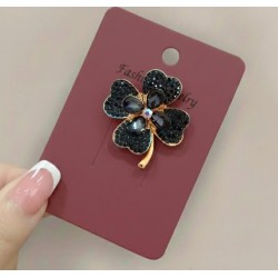 Asaletin Simgesi Siyah Kristal Dört Yapraklı Yonca Broş