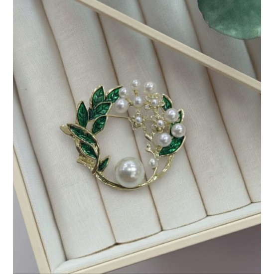 inci-detayli-yesil-emaye-yaprakli-celenk-bros-modeli