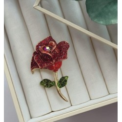 Kırmızı Kristal Taşlı ve Yeşil Yapraklı Gül Broş