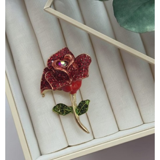 kirmizi-kristal-tasli-ve-yesil-yaprakli-altin-kaplama-gul-bros-modeli