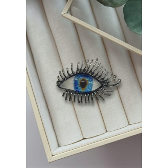mavi-goz-ve-uzun-kirpik-bros-antik-gumus-kaplama-modern-tasarim